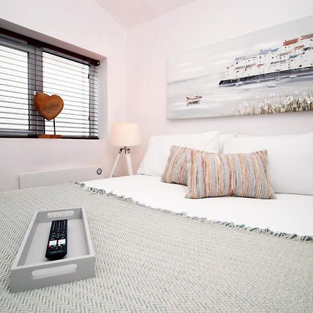 Coastal Penarth Dream! Close To Cardiff Superb Location Near Bars And Restaurants! Dog Friendly And Welcome Breakfast Pack! Exterior photo