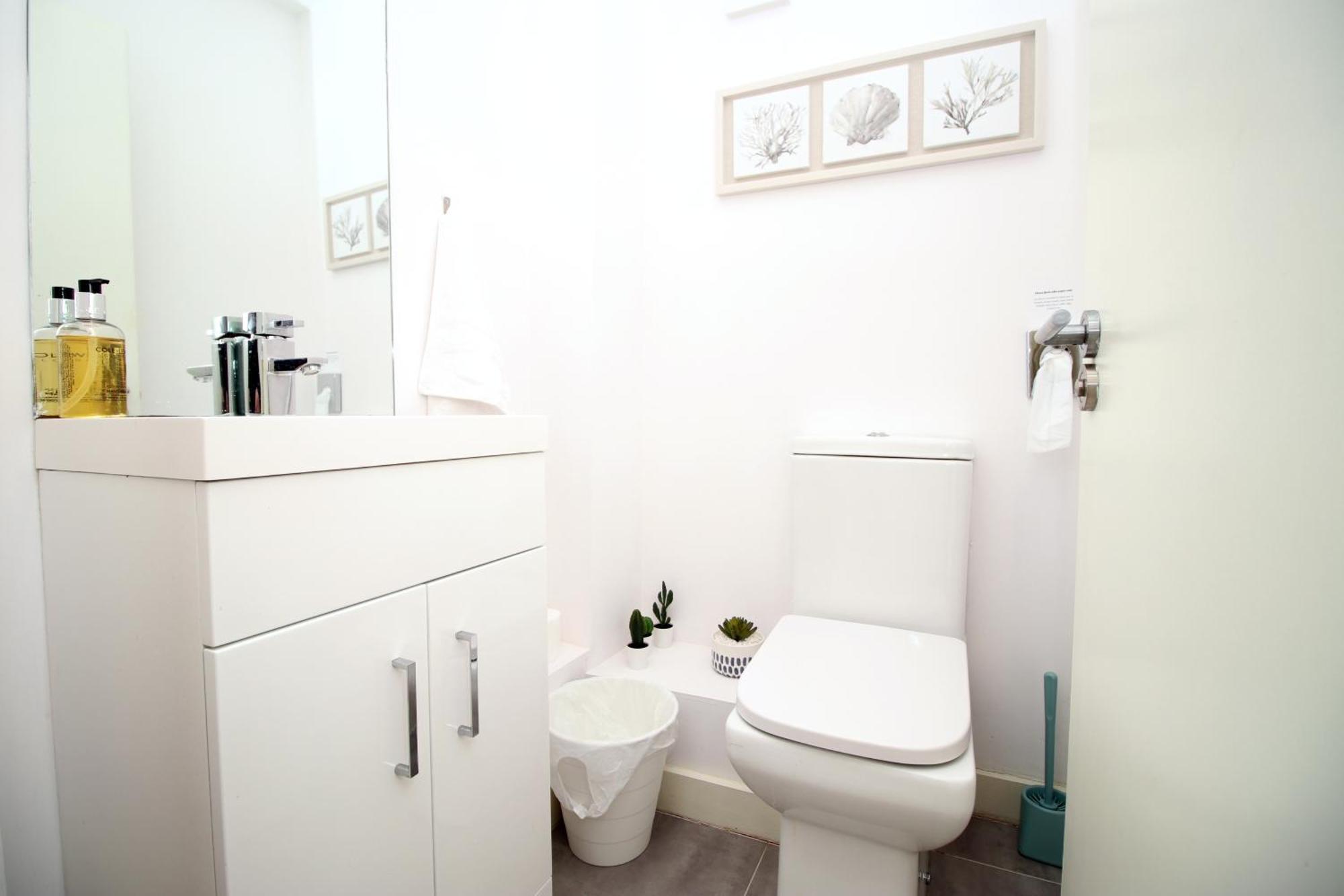 Coastal Penarth Dream! Close To Cardiff Superb Location Near Bars And Restaurants! Dog Friendly And Welcome Breakfast Pack! Exterior photo